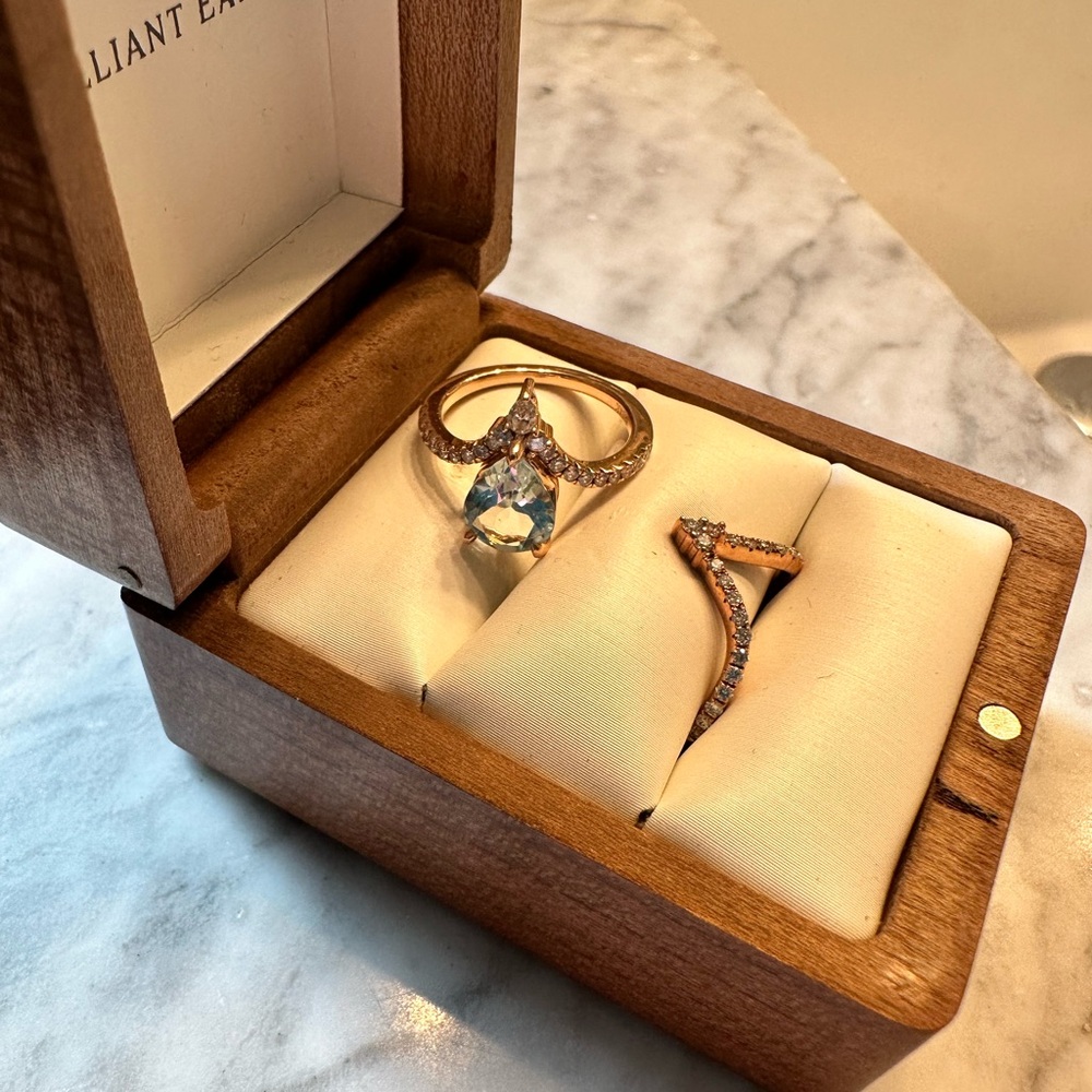 GORGEOUS NEW Engagement ring & Wedding band (Brilliant Earth)